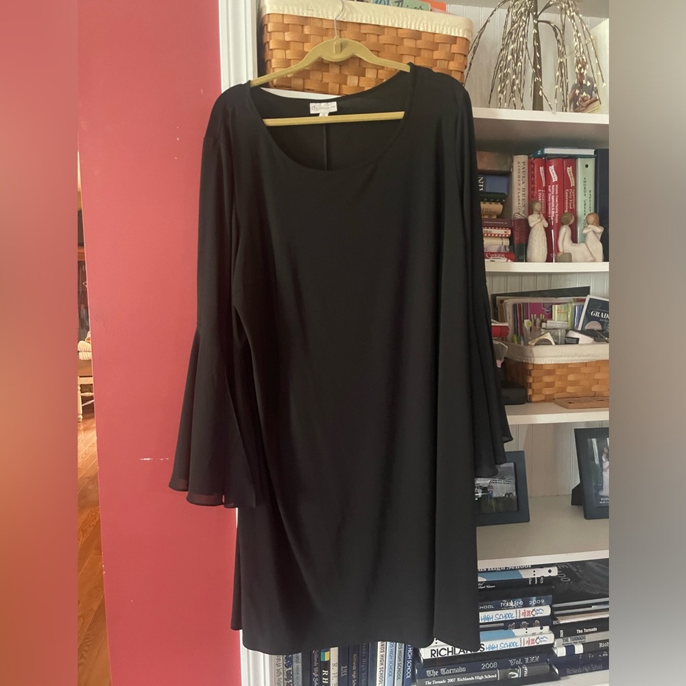 Beautiful black dress with split bottom sleeves